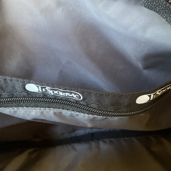LE SPORTSAC | EUC Dakota medium lighting bolt duffel bag/weekender - Picture 10 of 13